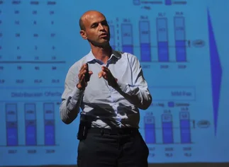 Dietrich: 'Hay un grupo reducido que toma de rehenes a los pasajeros'