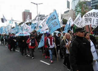 Las organizaciones sociales consideran que el bono del Gobierno es 'insuficiente' y anuncian protestas