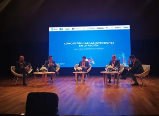 En la 'Convención Azul' se discutió la próxima agenda de la Argentina: economí­a digital, estabilidad polí­tica y seguridad jurí­dica