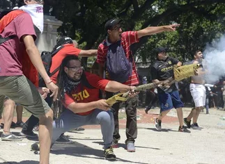El 'hombre del mortero' que participó de los incidentes durante la protesta por la reforma previsional, está prófugo y pidió la eximición de prisión