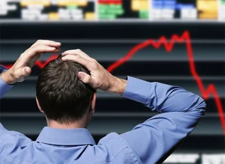 ¿Explotó la burbuja?: el precio del Bitcoin llegó a perder casi 40% y arrastró a más de 90 criptomonedas