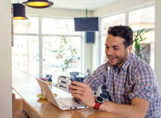 La mitad de los argentinos prefiere buscar trabajo a través de 'apps'