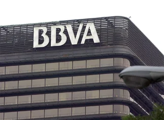 BBVA es el 'peor banco' de la bolsa española: perdió €1.000 millones en un dí­a