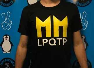 Ya se venden las remeras futboleras 'anti Macri' en Mercado Libre a $250