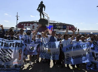 Moscú: un ruso se arrojó al vací­o para suicidarse y cayó sobre argentinos