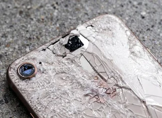 ¿Por qué los teléfonos móviles se rayan con tanta facilidad?