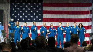 La NASA recupera los vuelos tripulados de la mano del sector privado