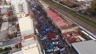 Organizaciones sociales se movilizaron a Plaza de Mayo en protesta por el 'ajuste' del Gobierno
