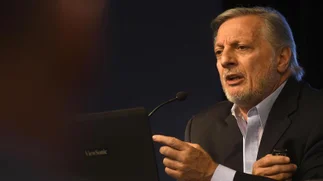 El exministro Aranguren abrió una consultora de Energía