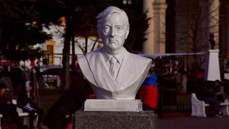El Concejo Deliberante de Morón aprobó la remoción del busto de Néstor Kirchner