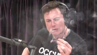 De los porros de Elon Musk a los excesos de John McAfee y la coca de Sean Parker