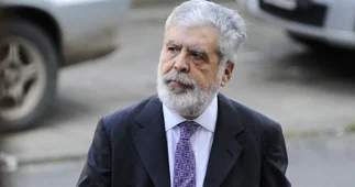 Allanan las viviendas del matrimonio De Vido y de sus hijos