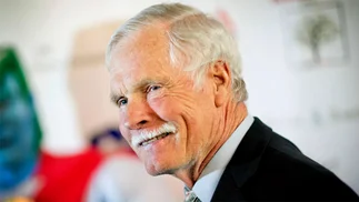 Murió Ted Turner, el creador que transformó las noticias en formato 24/7 con CNN