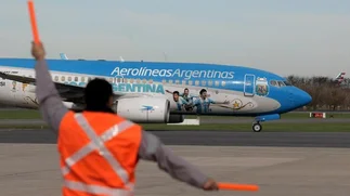 Un rayo impactó en un avión de Aerolíneas Argentinas antes de despegar