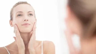 Esta vitamina que revitaliza la piel y combate la flacidez