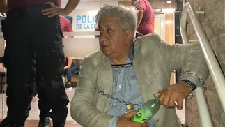 Piumato se encadenó para exigir que liberen a sindicalista