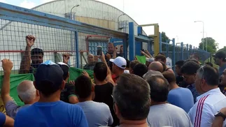 Aceiteros despedidos de Cofco continúan el acampe en Valentín Alsina