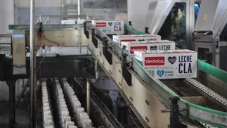 Lácteos Verónica dice que vuelve pero no recibe leche y deja tendal de cheques sin fondos