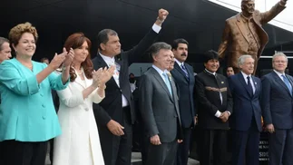 Ecuador retira la estatua de Néstor Kirchner de la Unasur