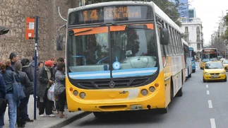 Jugoso sueldo para choferes de colectivo tras cerrar paritaria