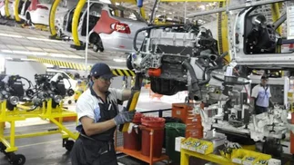 Fiat dejaría de producir cajas de cambio en el país