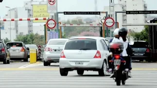 Habilitaron el pago electrónico en peajes para motos: cómo se instala