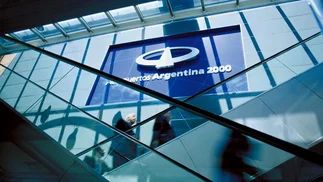 Aeropuertos Argentina mejora sus resultados, pero sigue la pelea por la concesión