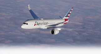 16 pasajeros, hospitalizados tras enfermarse en vuelo de American Airlines