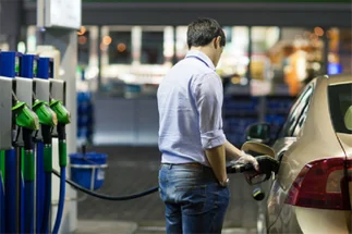 Las cifras por las cuales YPF bajará los precios de los combustibles