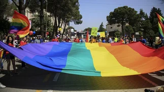 Qué significan los colores de la bandera del Orgullo Gay