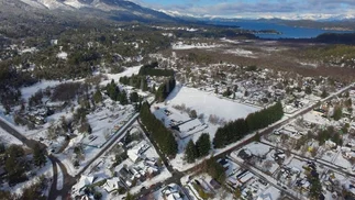 Tras la nevada, Villa La Angostura sigue aislada y con problemas de energía
