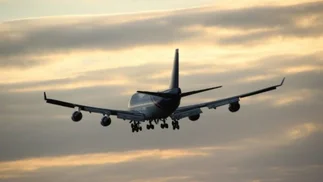 Curiosidad: por qué hay ceniceros en aviones si está prohibido fumar