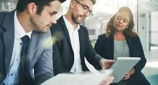 Solo 1.000 profesionales: por qué está frenado el trabajador con colaboradores