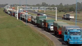 Logística en alerta: el transporte de cargas siente el impacto de la guerra y el gasoil