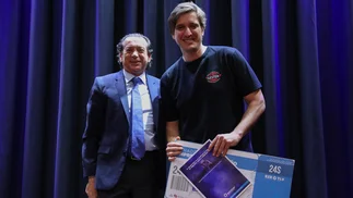 Eligen Emprendedor del Año a creador de startup de movilidad