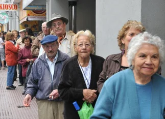¿Qué días viajan gratis en transporte público los jubilados?