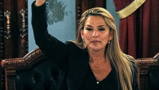 Senadora Jeanine Áñez se proclamó presidenta de Bolivia en una sesión sin quórum
