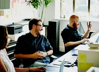 6 de cada 10 argentinos formó amistades con compañeros de trabajo