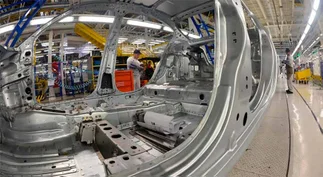 Gigante automotriz frena su producción por dos semanas y temen posible recorte de empleos