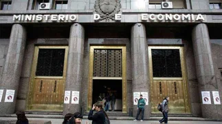 Caputo busca una empresa que maneje el comedor del Ministerio de Economía