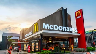 Por qué McDonald’s busca personal de 14 años en Estados Unidos