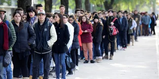 El empleo registrado volvió a caer y acumula 246.312 puestos menos desde 2023