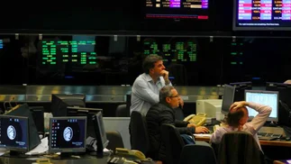 Cómo cotizan hoy 27 de enero el Merval, los bonos y riesgo país