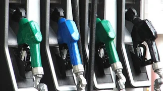 Descuentos en nafta para ahorrar $40.000 en YPF, Shell y Axion en la segunda quincena