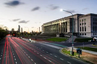 Para inscribirse a la UBA ahora habrá que tener DNI argentino