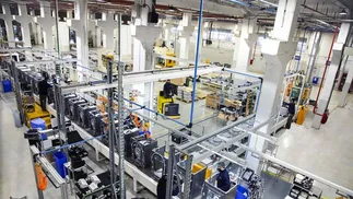 El derrumbe de un gigante: recorte de 600 empleos, electrodomésticos chinos y retiros