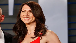 La ex esposa de Bezos donó una suma sorprendente