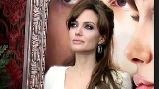 Se olvidó la ropa: Angelina Jolie se llevó todos los suspiros