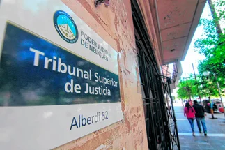 Derecho laboral en crisis por guerra de jueces: trabajadores y empresas rehenes