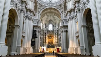 Ingenioso: así podés persignarte en la iglesia sin contraer Covid